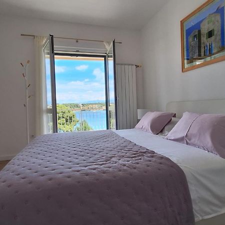 Ceratonia Apartments Loviste Luaran gambar