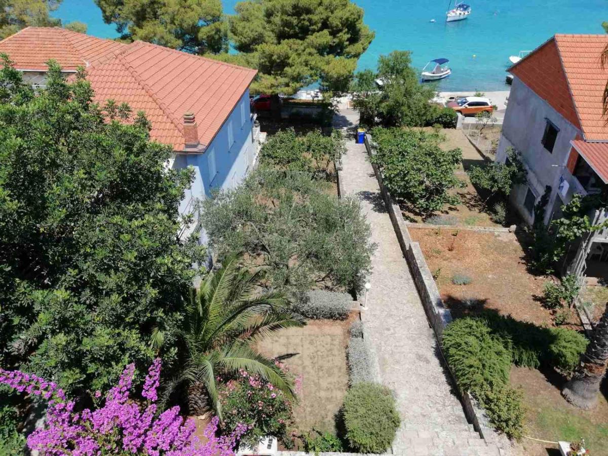 Ceratonia Apartments Loviste Luaran gambar