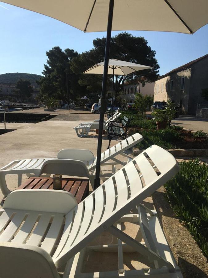 Ceratonia Apartments Loviste Luaran gambar
