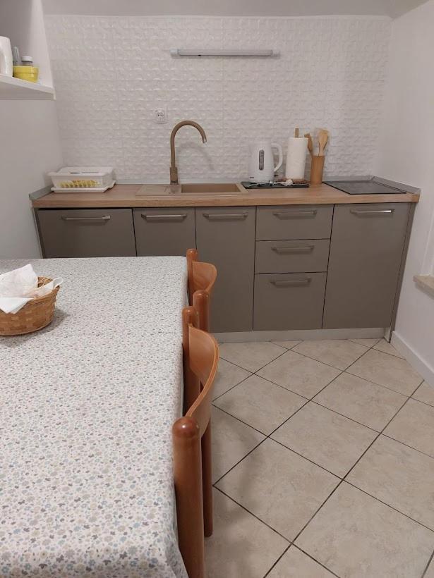 Ceratonia Apartments Loviste Luaran gambar