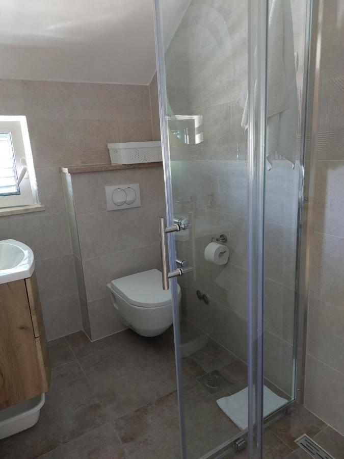 Ceratonia Apartments Loviste Luaran gambar