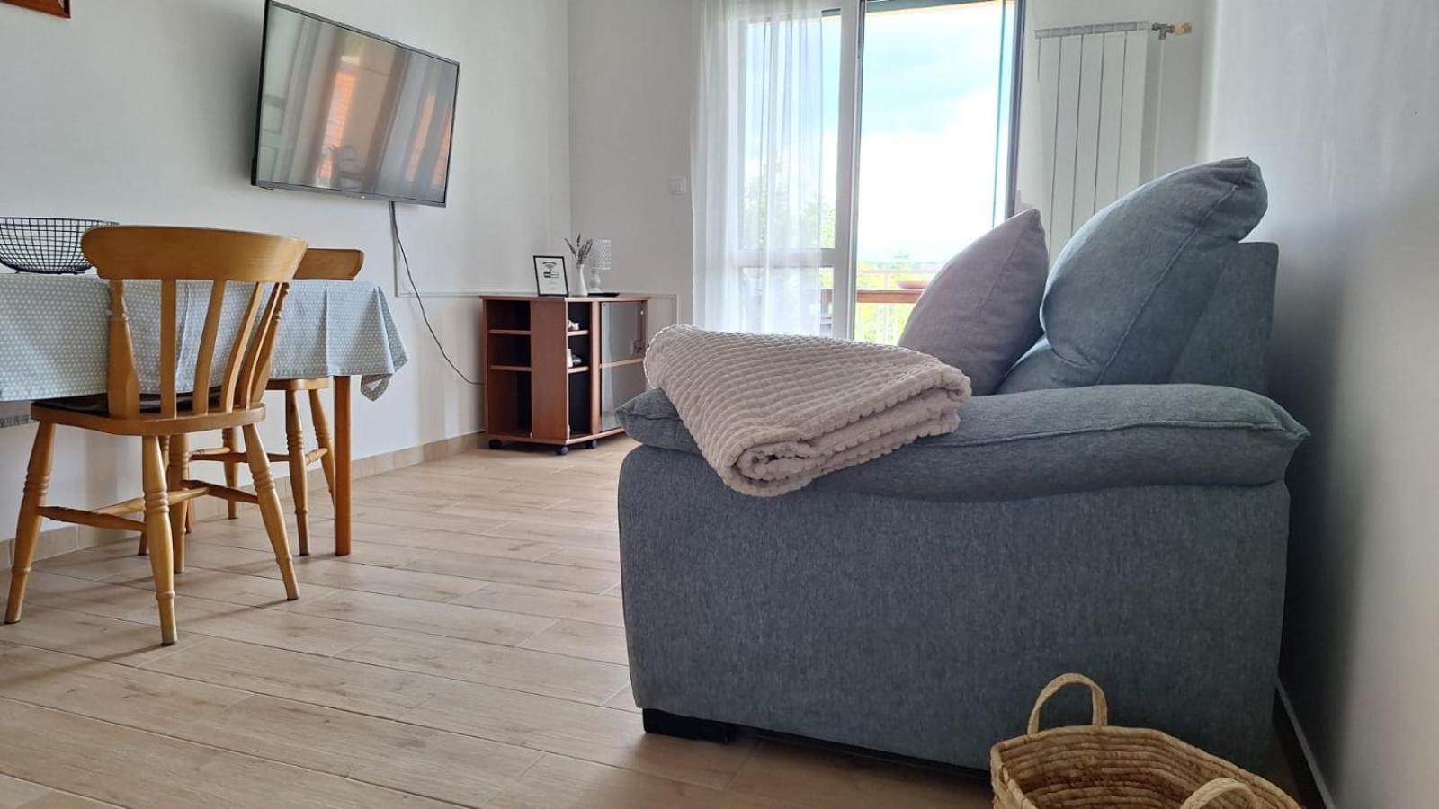 Ceratonia Apartments Loviste Luaran gambar