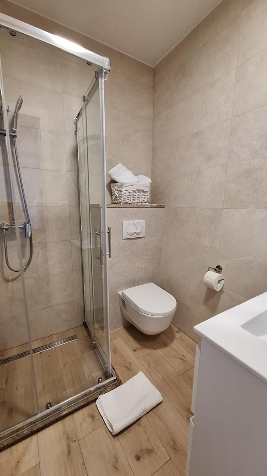 Ceratonia Apartments Loviste Luaran gambar