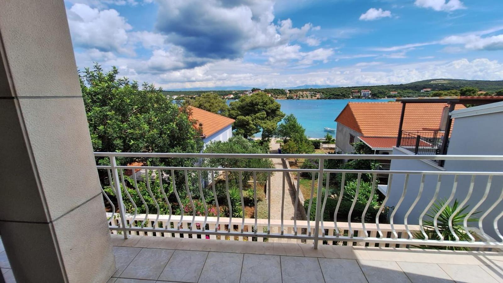 Ceratonia Apartments Loviste Luaran gambar
