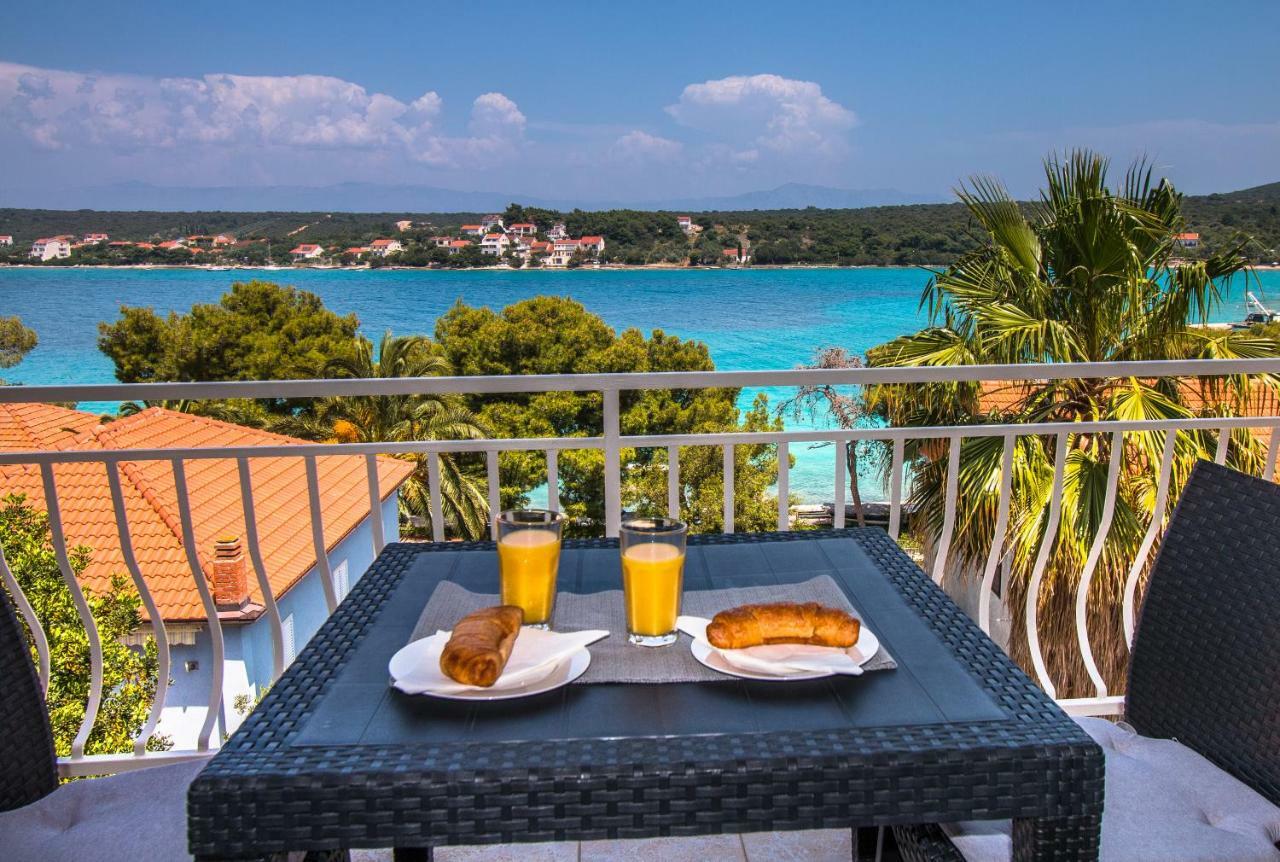 Ceratonia Apartments Loviste Luaran gambar