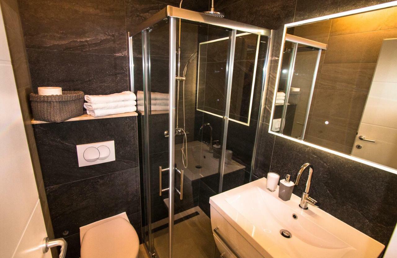 Ceratonia Apartments Loviste Luaran gambar