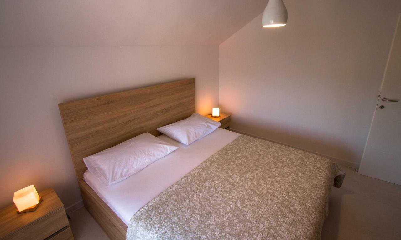 Ceratonia Apartments Loviste Luaran gambar