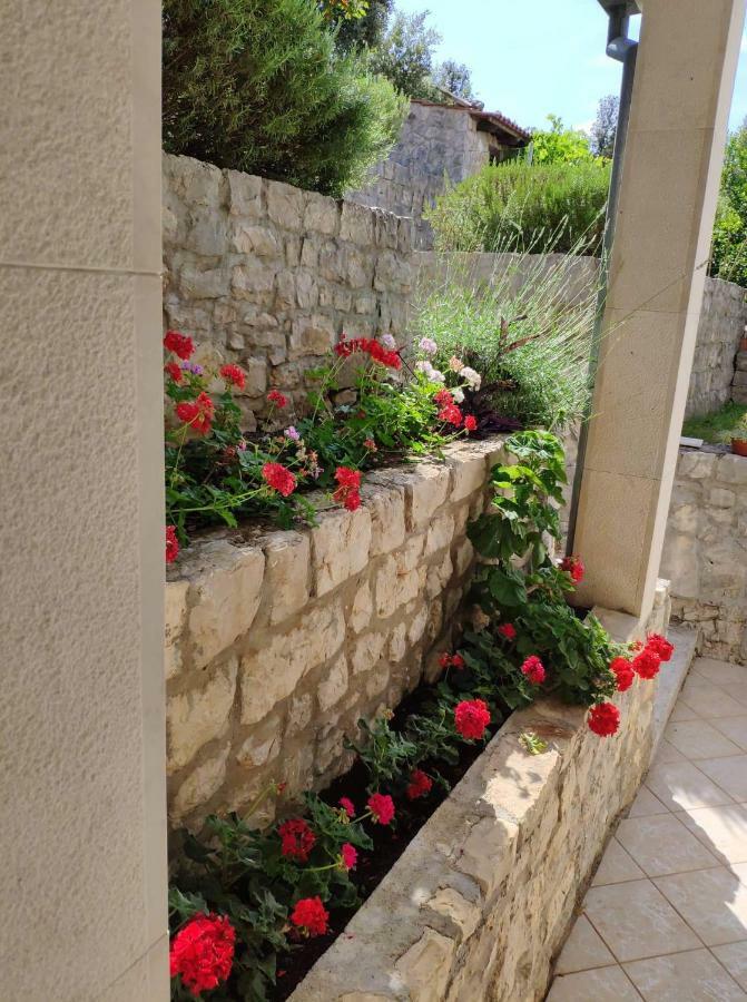 Ceratonia Apartments Loviste Luaran gambar